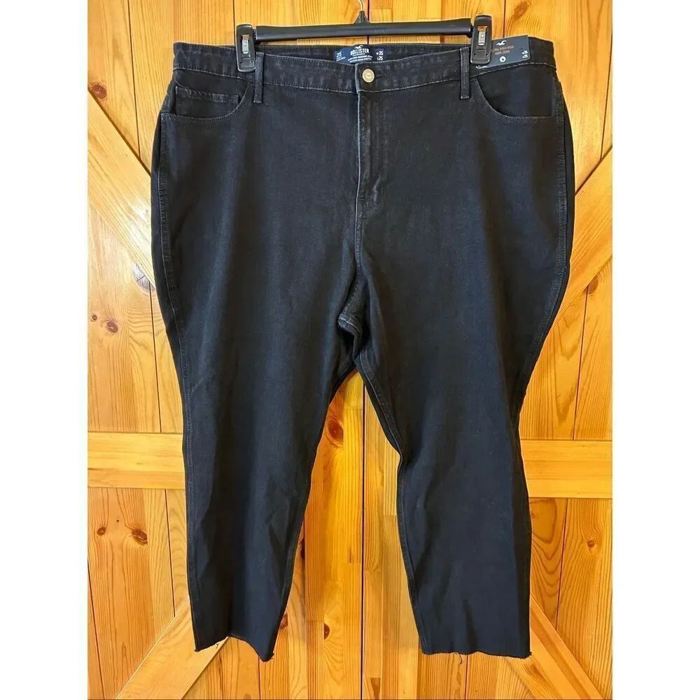 Hollister Women’s Ultra High Rise Black Mom Jeans Raw Hem NWT Size 21S (6204)